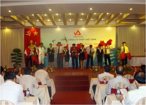 Văn nghệ chào mừng thành công của Đại hội