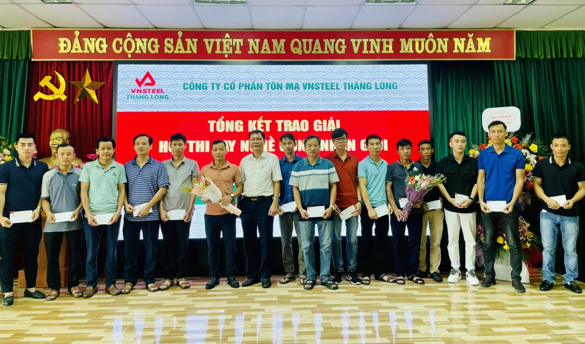 4--sep-truong-trao-thuong-cua-c-vns-cho-tho-gioi
