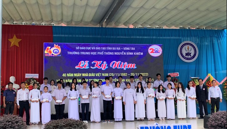 Công ty Thép Miền Nam - VNSTEEL ươm mầm tri thức trong từng suất học bổng