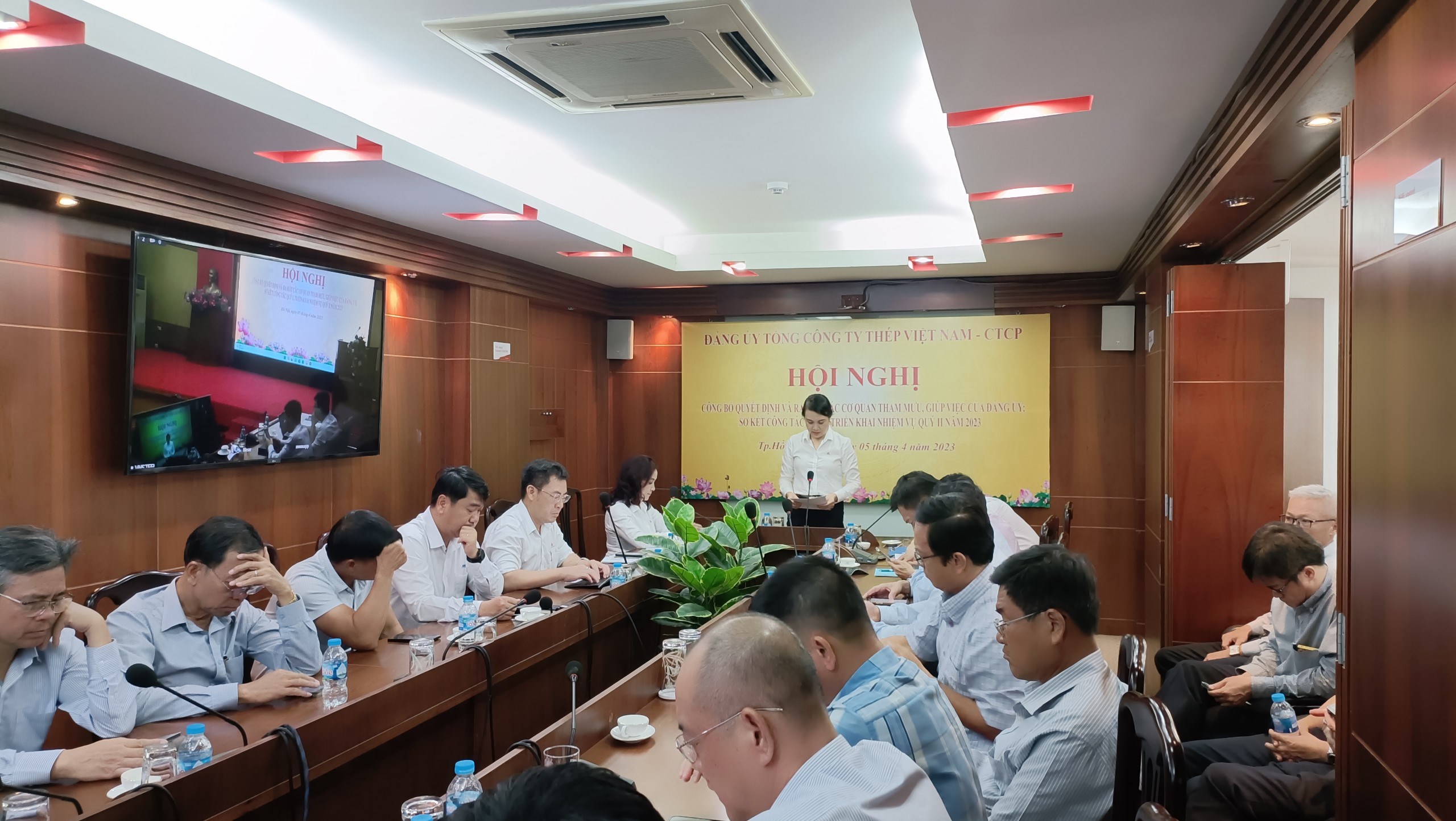 D.c Đức nhận nhiệm vụ