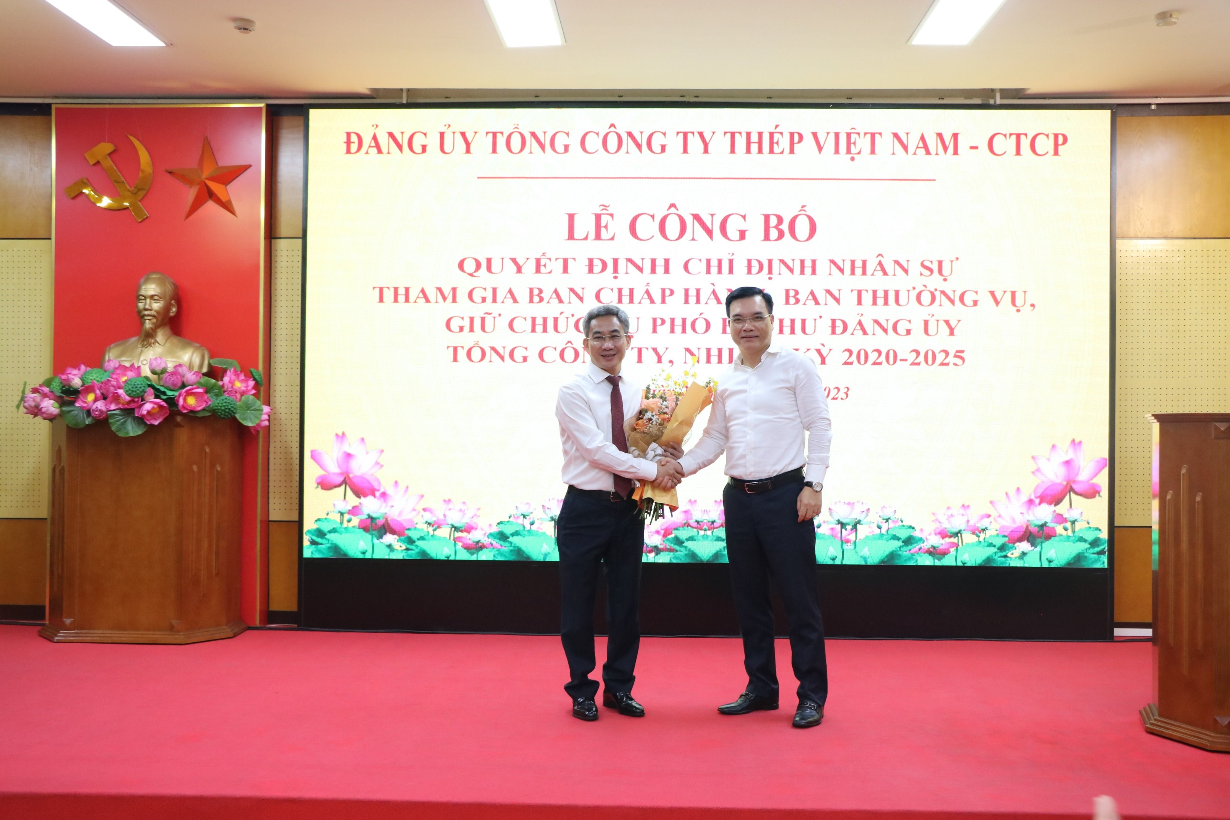 Anh Thành tặng hoa a Đa