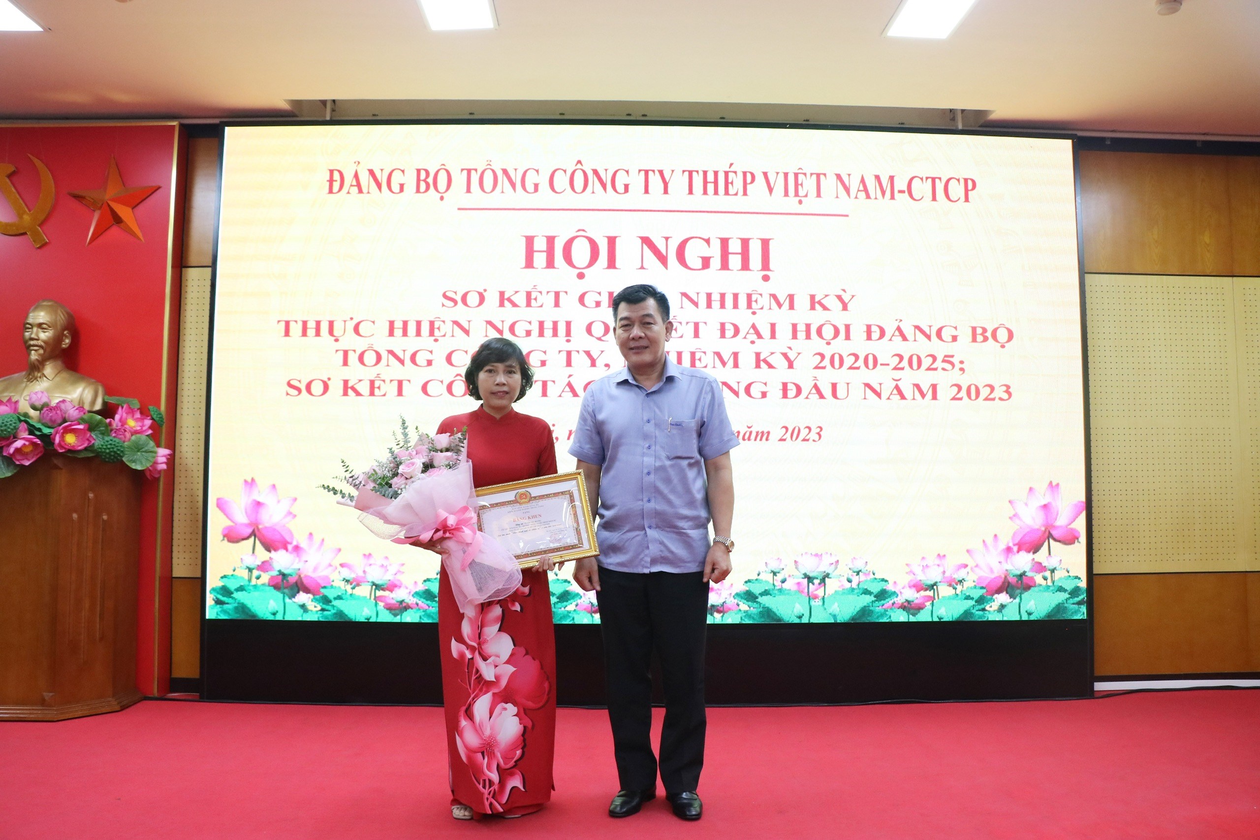 Khen thưởng