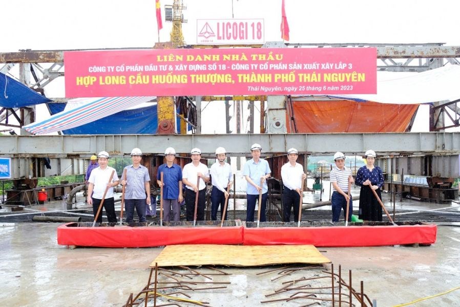 sap-khanh-thanh-cau-huong-thuong--cay-cau-duoc-xay-dung-bang-thep-viet--sing-nsv_651e8c53a50c9