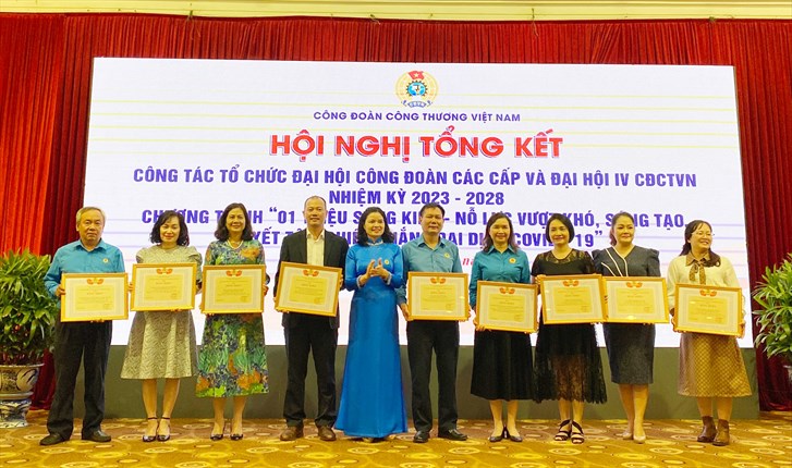 Công đoàn VNSTEEL: Được khen thưởng, ghi nhận đóng góp trong đại hội công đoàn và phong trào 1 triệu sáng kiến