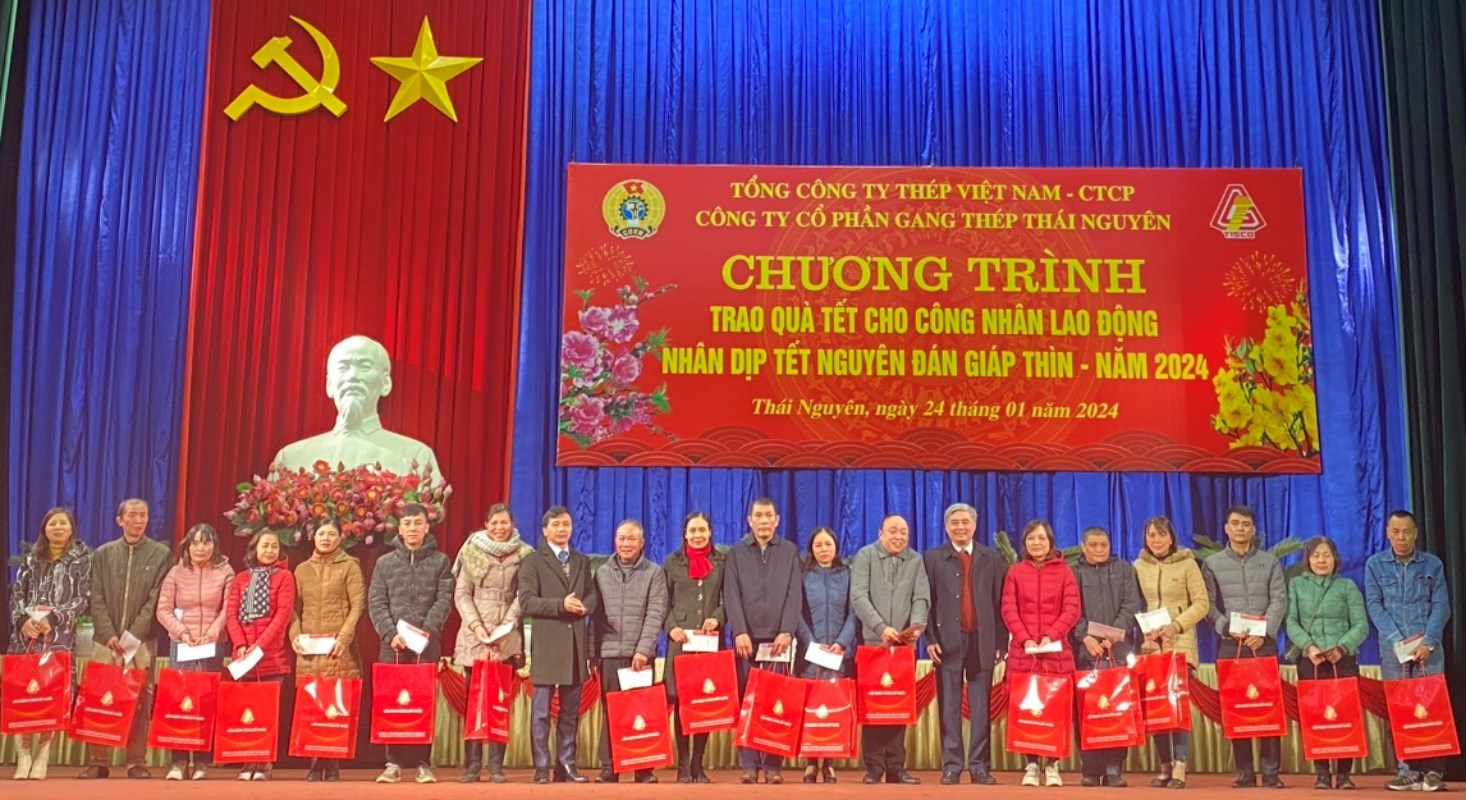 cong-doan-tong-cong-ty-thep-viet-nam--ctcp-trao-hon-12-ty-dong-qua-tet-2024-cho-nguoi-lao-dong_65b708a41dce8