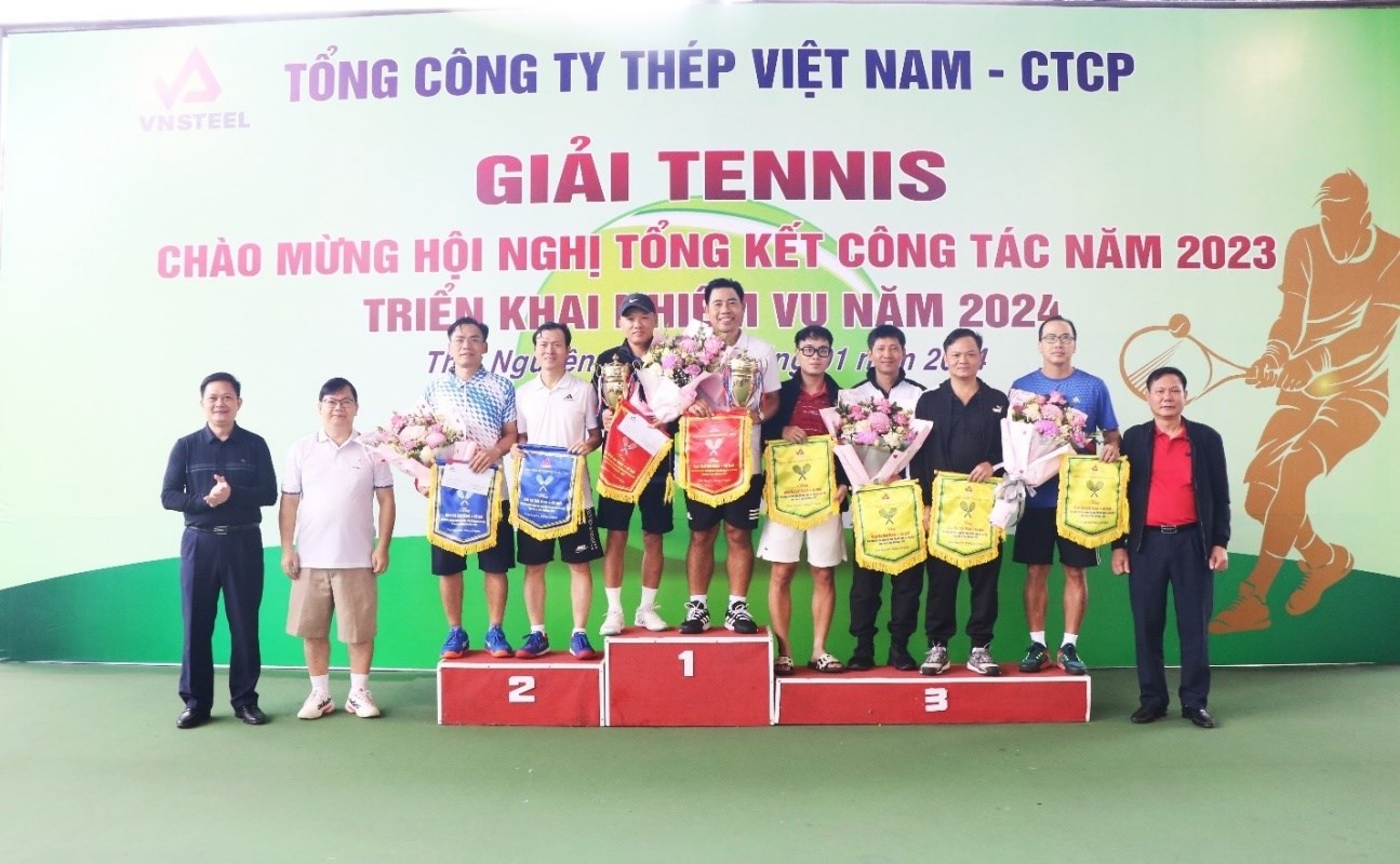 cong-doan-tong-cong-ty-thep-viet-nam-ctcp-vinh-du-nhan-co-thi-dua-xuat-sac-toan-dien-nam-2023-do-tldldvn-trao-tang_65b31b1eb712d