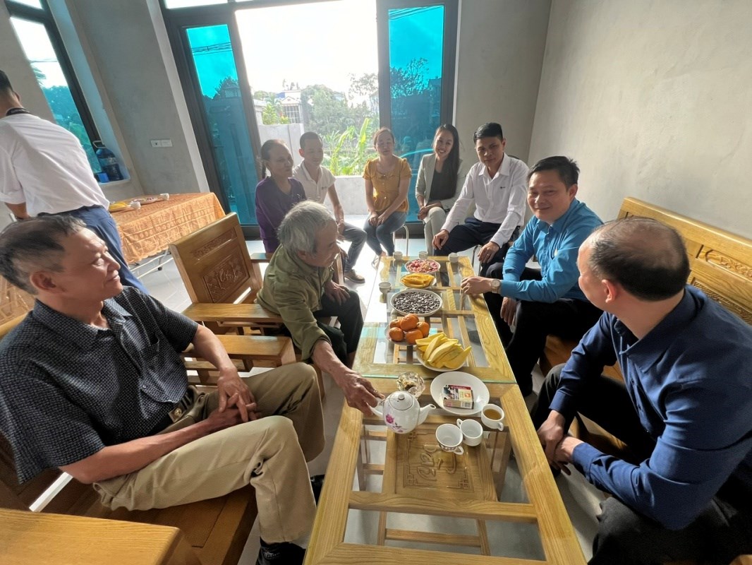 nguoi-lao-dong-natsteelvina-truoc-them-xuan-duoc-nhan-nha-mai-am-tu-quy-an-sinh-xa-hoi-vnsteel_65c1f41265d9c