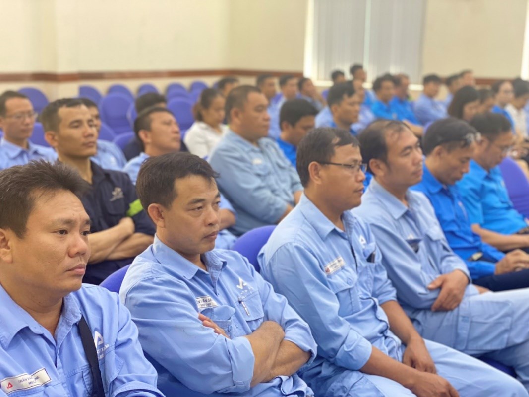 doi-thoai-ve-che-do-chinh-sach-o-thep-mien-nam-vnsteel-thang-than-chu-dong-dung-quy-dinh-va-nhan-van_662a445951b8d