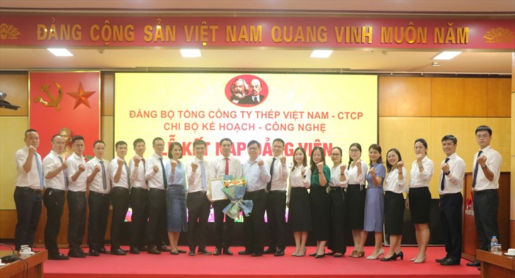 Lễ kết nạp đảng viên mới Chi bộ Kế hoạch - Công nghệ