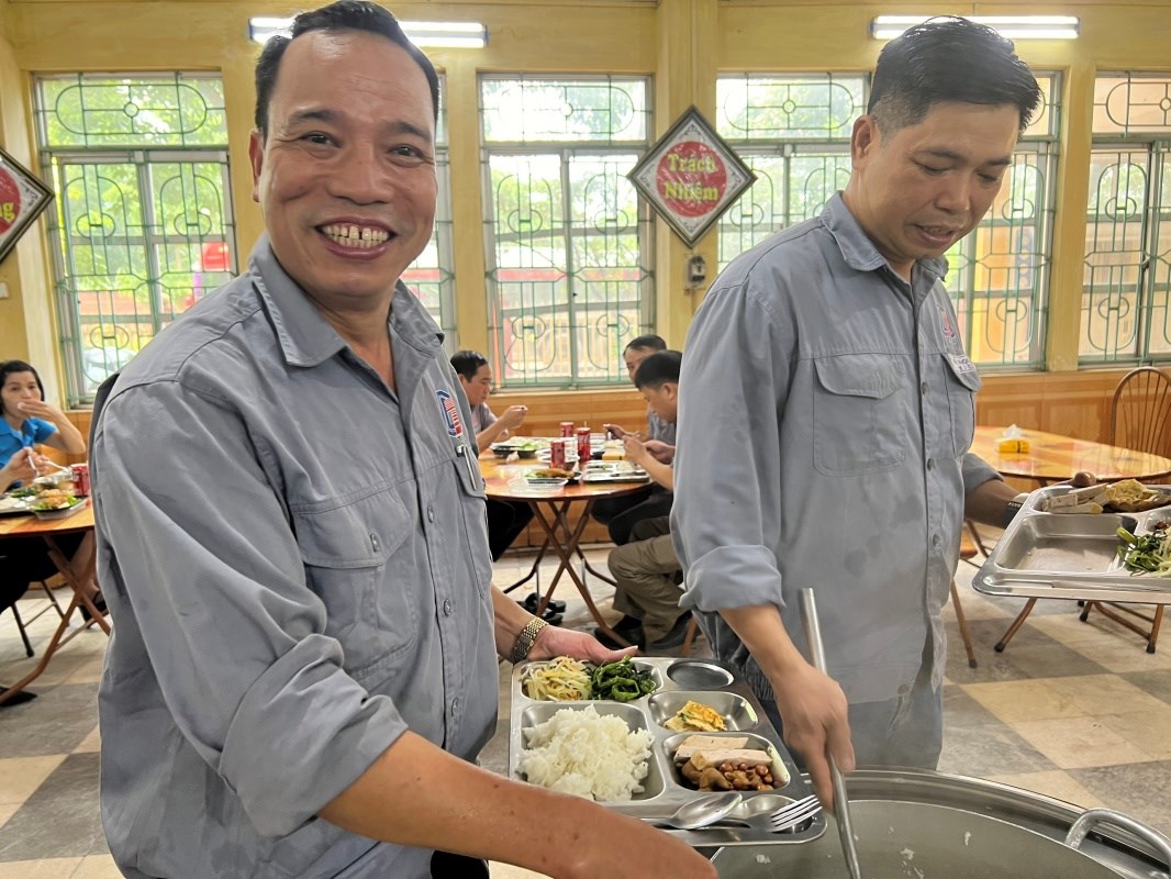 bua-an-tri-an-tren-cong-truong-khu-gang-thep-thai-nguyen--65-nam-ay-biet-bao-nhieu-tinh_66602208016f2