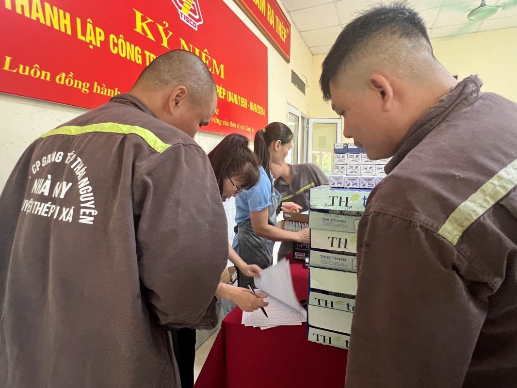 bua-an-tri-an-tren-cong-truong-khu-gang-thep-thai-nguyen--65-nam-ay-biet-bao-nhieu-tinh_6660230be860b