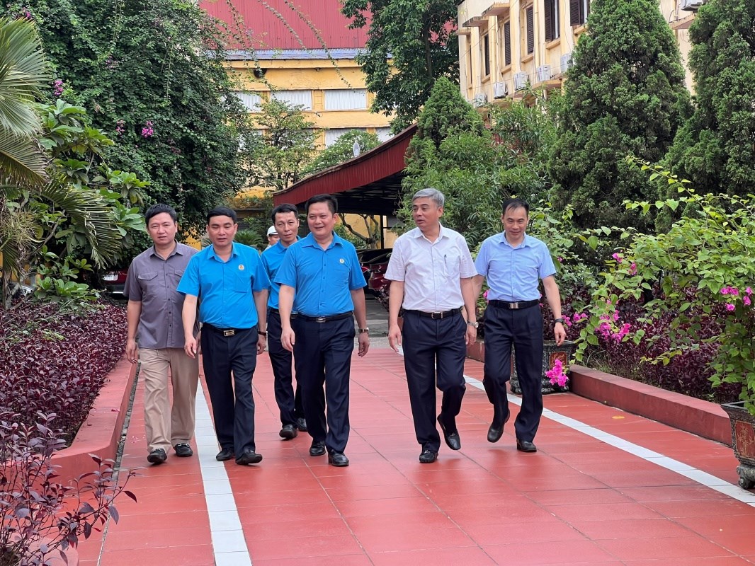 bua-an-tri-an-tren-cong-truong-khu-gang-thep-thai-nguyen--65-nam-ay-biet-bao-nhieu-tinh_6660235a2433d