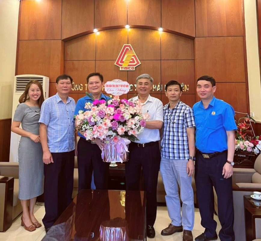 bua-an-tri-an-tren-cong-truong-khu-gang-thep-thai-nguyen--65-nam-ay-biet-bao-nhieu-tinh_6660243626c8c