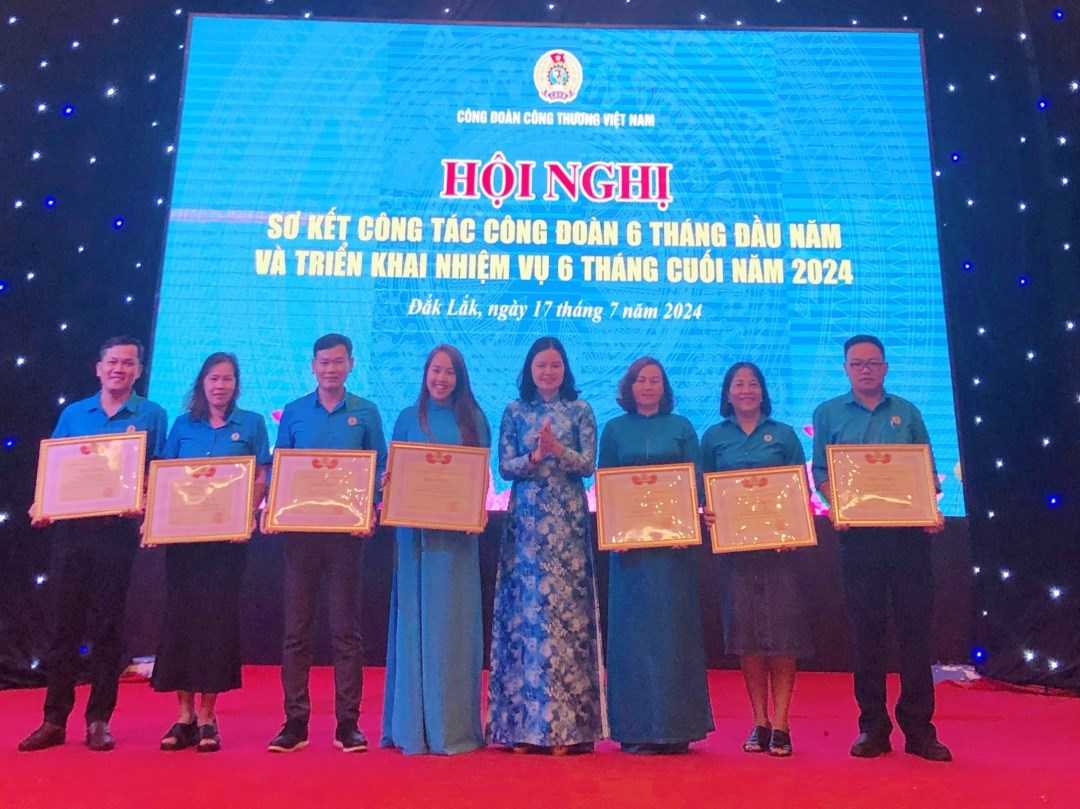 8-ca-nhan-va-tap-the-thuoc-cong-doan-tong-cong-ty-thep-viet-nam---ctcp-duoc-cong-doan-cong-thuong-viet-nam-khen-thuong_669a33fbbdd96