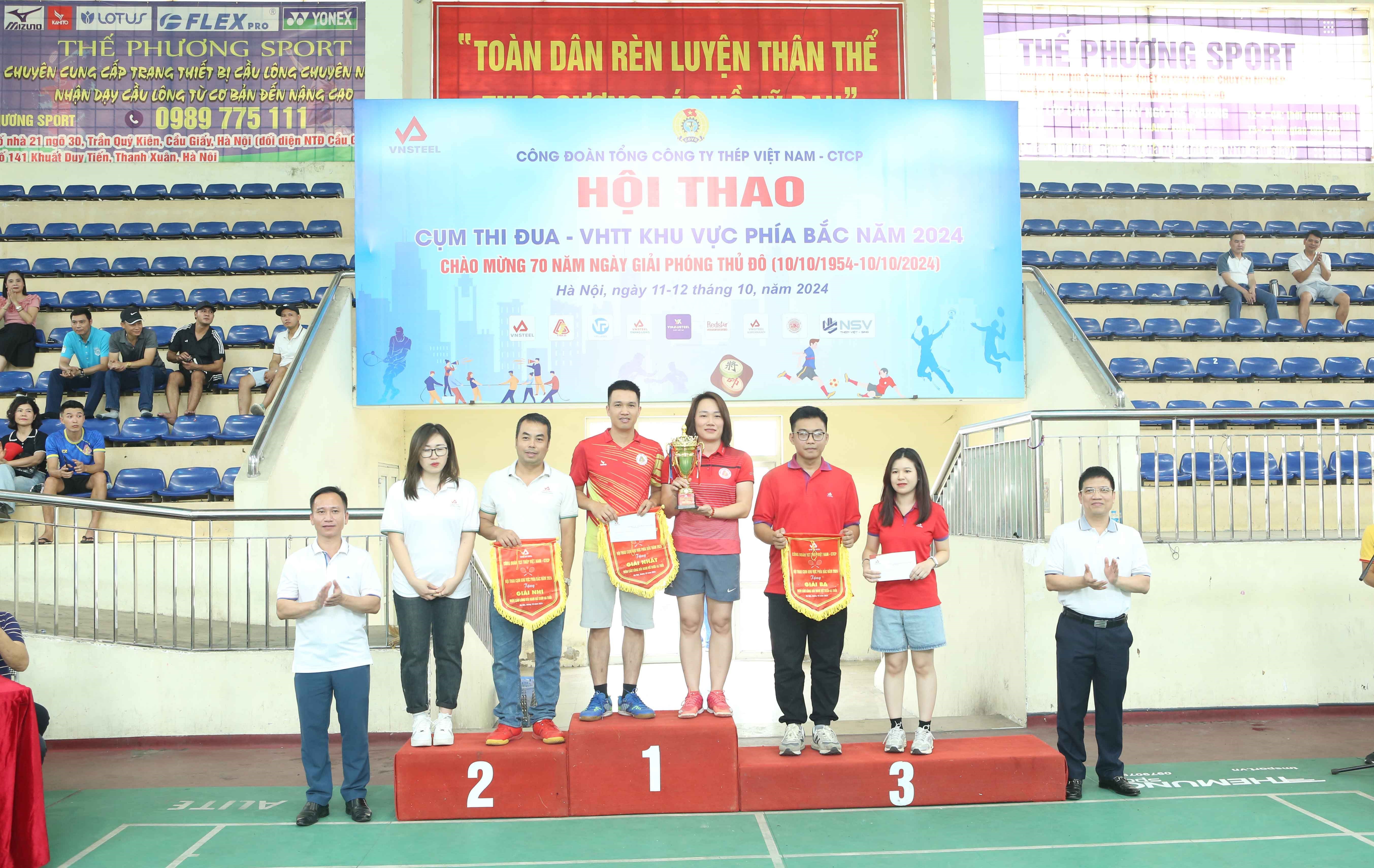 Cau-long-doi-nam-nu-duoi-45_1