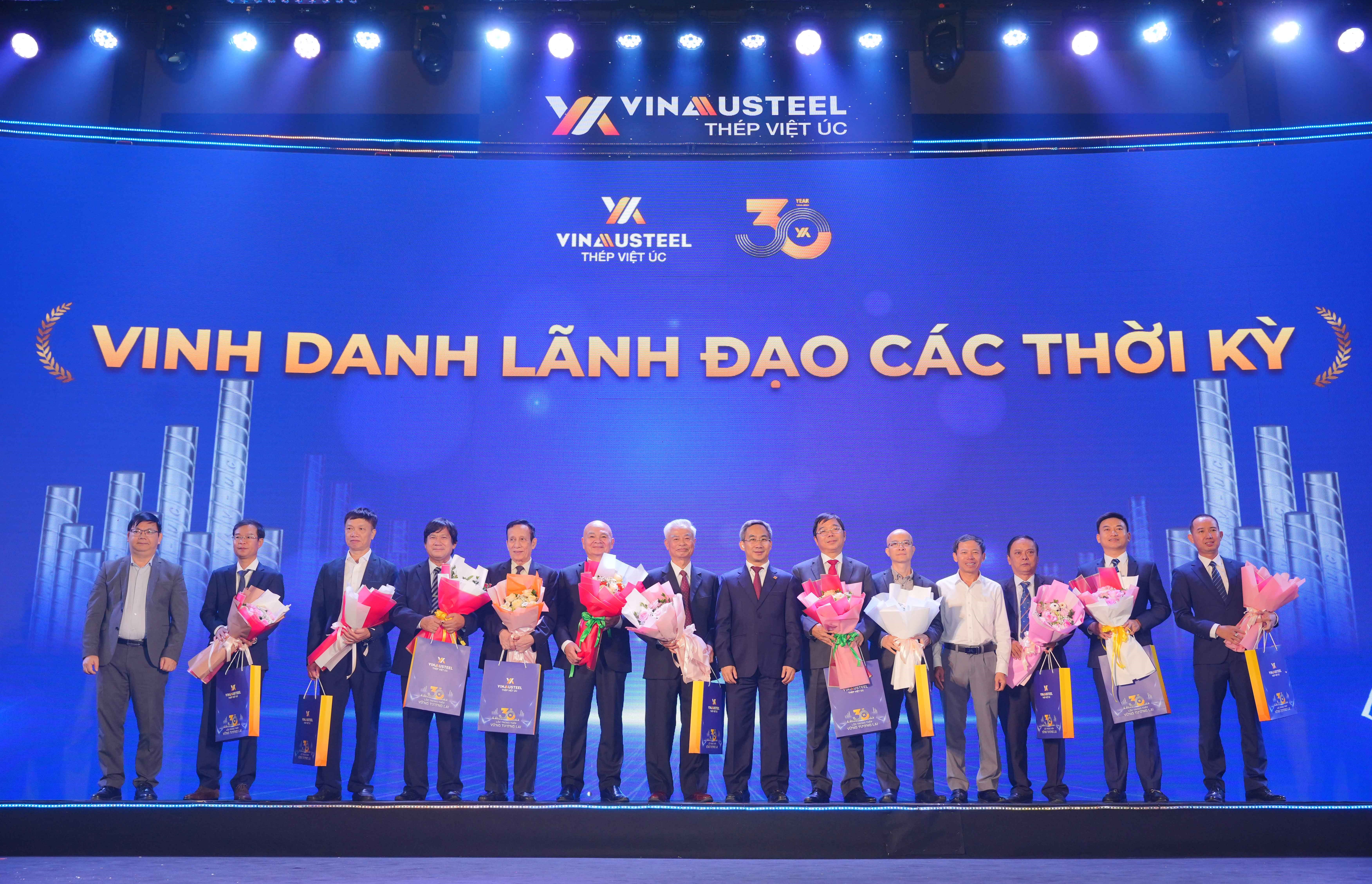 Vinh-danh-lanh-dao-cac-thoi-ky