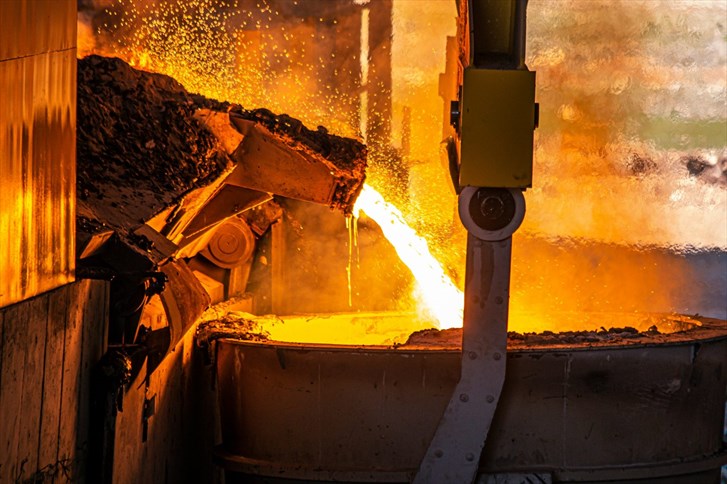 Giá quặng sắt trên sàn Đại Liên giảm do lo ngại chính sách thuế quan mới lấn át cam kết kích thích kinh tế của Bắc Kinh