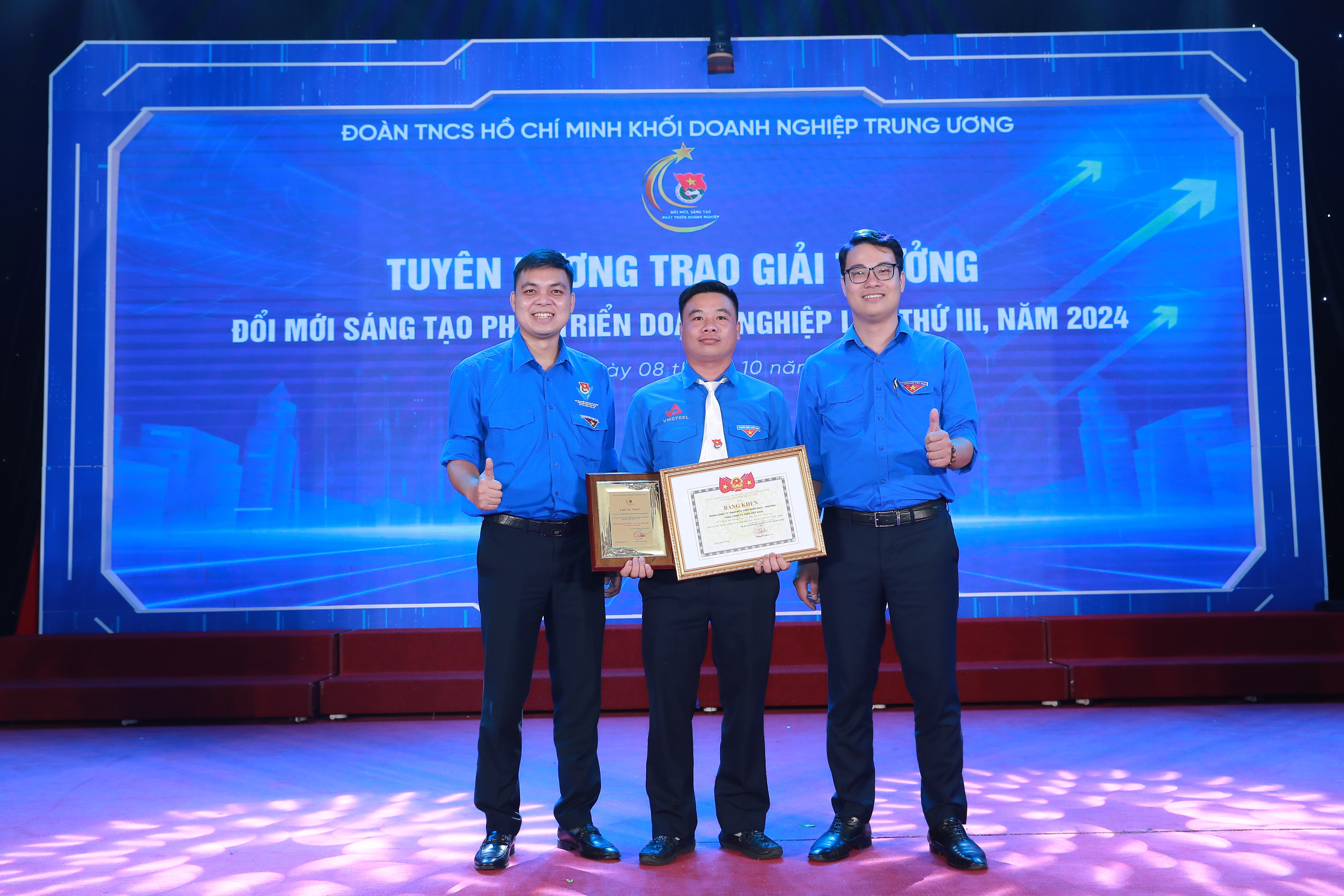 Ảnh tuyên dương đổi mới sáng tạo