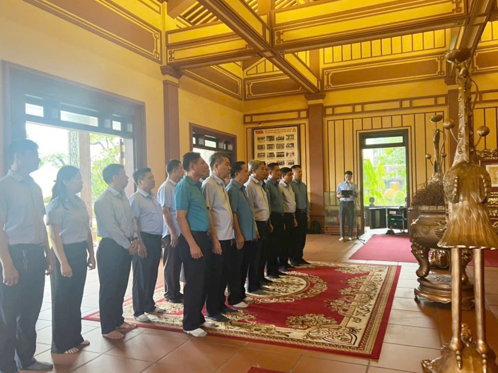 cong-doan-cong-thuong-tuong-niem-bac-ho-tai-khu-gang-thep-thai-nguyen_682acda76919f