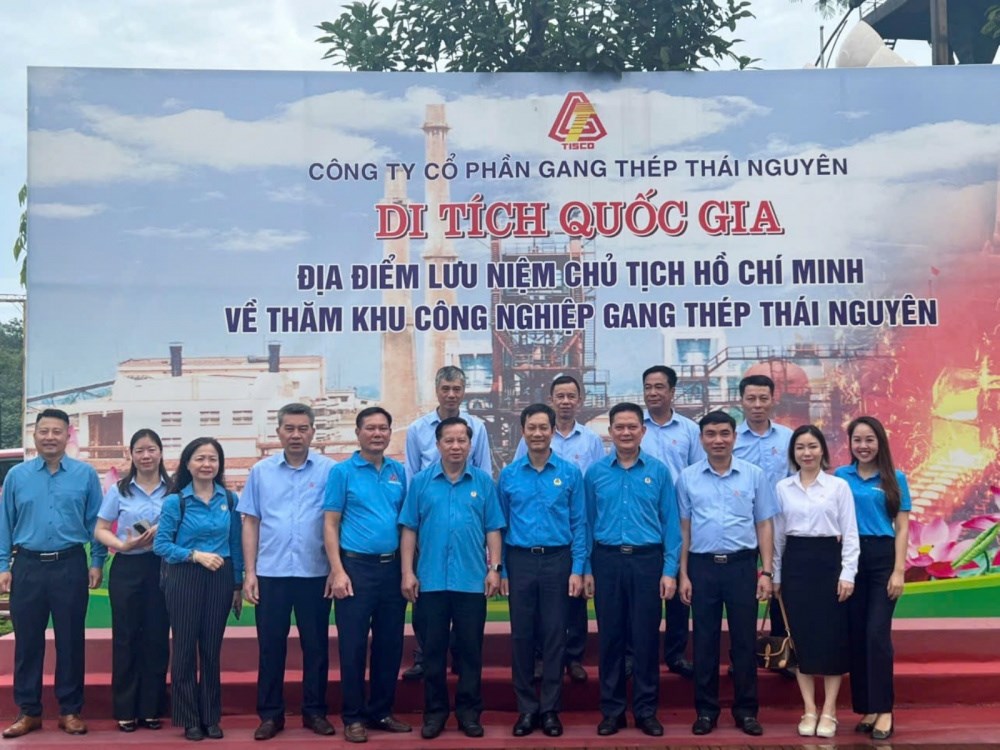 cong-doan-cong-thuong-tuong-niem-bac-ho-tai-khu-gang-thep-thai-nguyen_682acded9217c