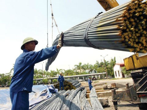 Ngành thép xoay xở trước bất lợi