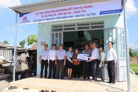 Thép Miền Nam - VNSTEEL trao tiếp những ngôi nhà đại đoàn kết