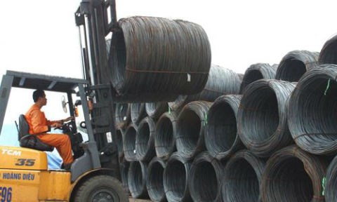 Lo hàng ngoại ngập tràn thị trường nội