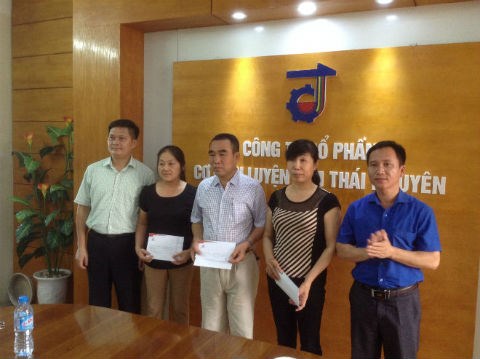 TRAO TẶNG GẦN 950 XUẤT QUÀ KỶ NIỆM 70 NĂM NGÀY THƯƠNG BINH, LIỆT SỸ 27-7-2017