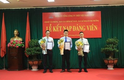 Kết nạp đảng viên mới tại chi bộ Văn phòng, Chi bộ Ban Tài chính kế toán và chi bộ Ban Kế hoạch thị trường Tổng công ty