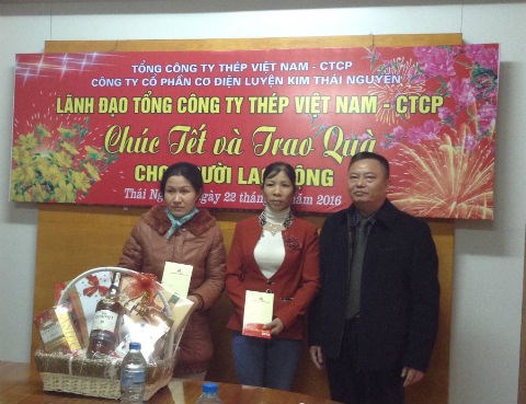 TỔNG CÔNG TY THÉP VIỆT NAM TẶNG 900 XUẤT QUÀ TẾT CHO NGƯỜI LAO ĐỘNG