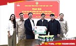 Công đoàn Tổng Công ty Thép Việt Nam tặng sữa cho người lao động