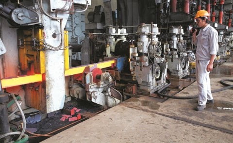 Thép chập chờn trước giá điện