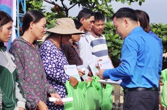 VNSTEEL tham gia khởi động Chiến dịch tình nguyện Hè và hành trình vì biển đảo quê hương năm 2016