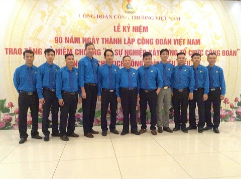 VNSTEEL: 2 Lao động Giỏi, 7 Lao động Sáng tạo cùng 2 Chủ tịch công đoàn tiêu biểu được khen thưởng nhân dịp kỷ niệm 90 năm ngày thành lập Công đoàn Việt Nam