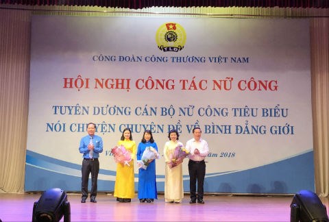 02 đồng chí Nữ công VNSTEEL được tuyên dương cán bộ nữ công tiêu biểu nghành Công Thương
